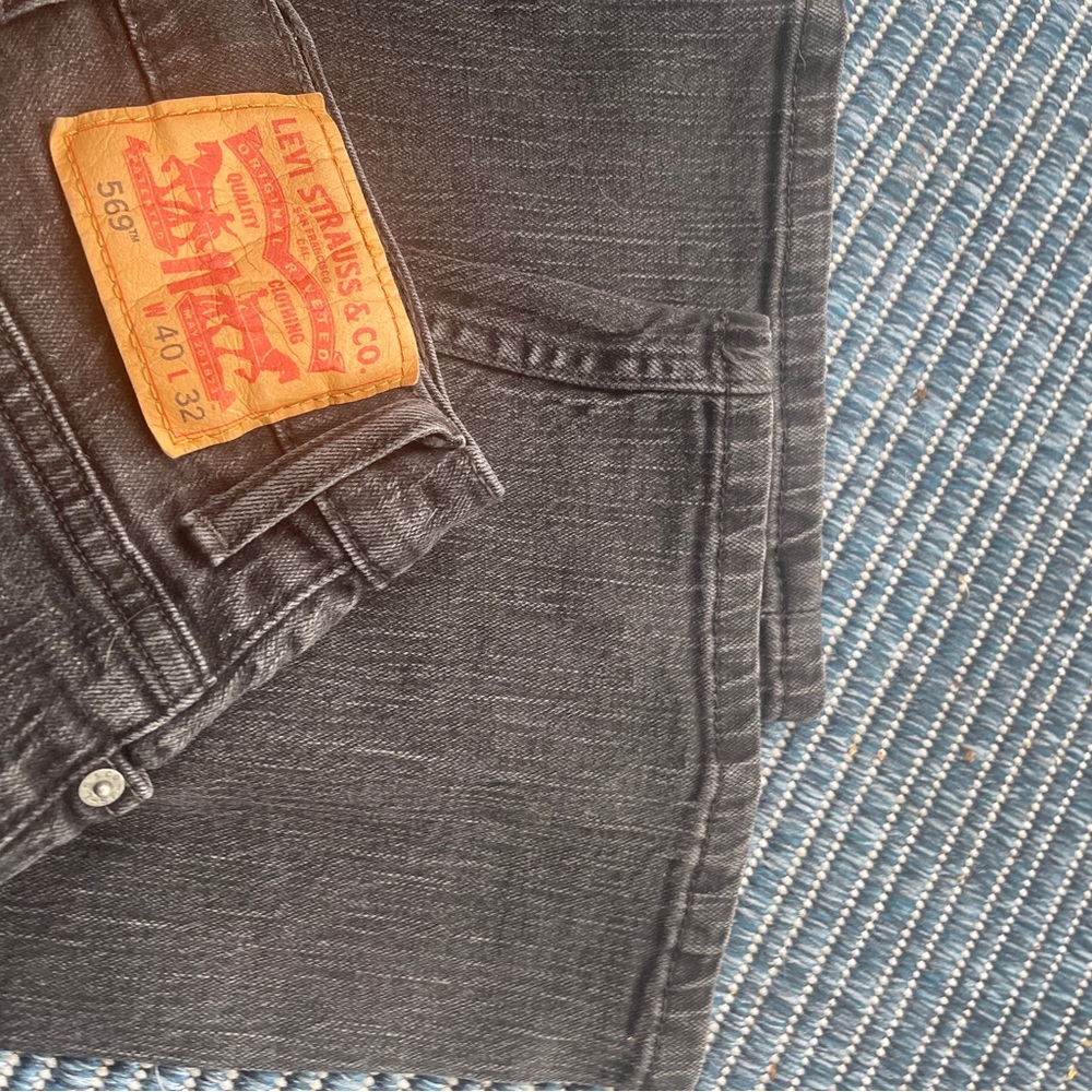 Levis 569 Faded Black pre-owned 40-32